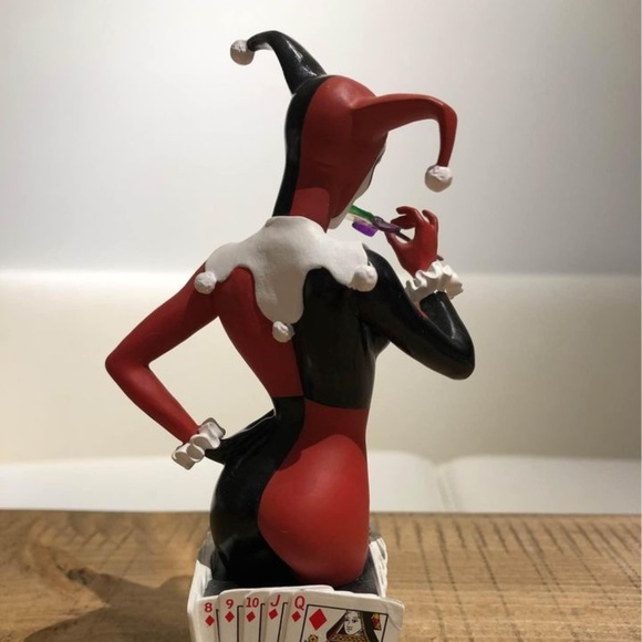 Harley Quinn Woman of DC Comic Universe Bust Statue - Picture 3 of 9